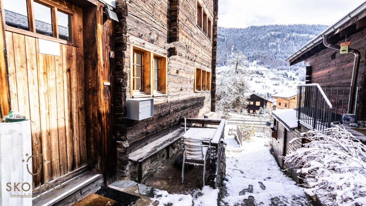 Heimeliges Walliserhaus Fiesch Exteriör bild