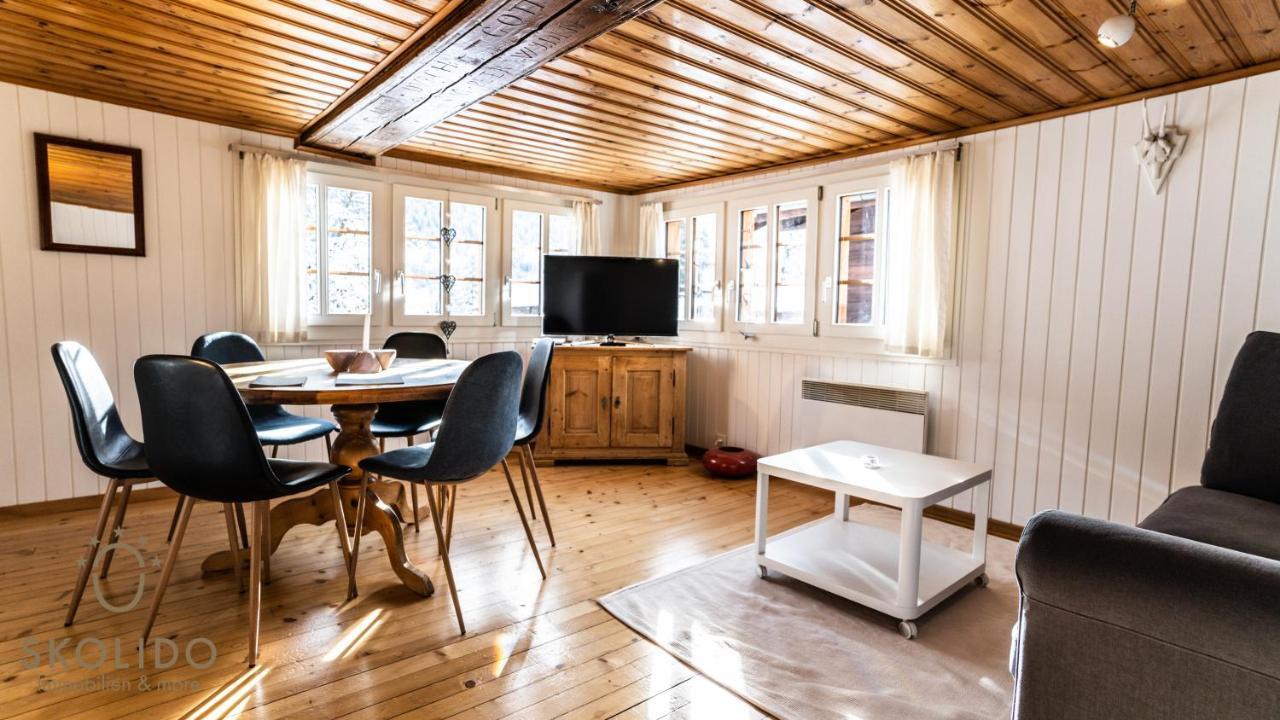 Heimeliges Walliserhaus Fiesch Exteriör bild