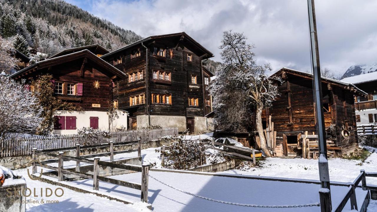 Heimeliges Walliserhaus Fiesch Exteriör bild