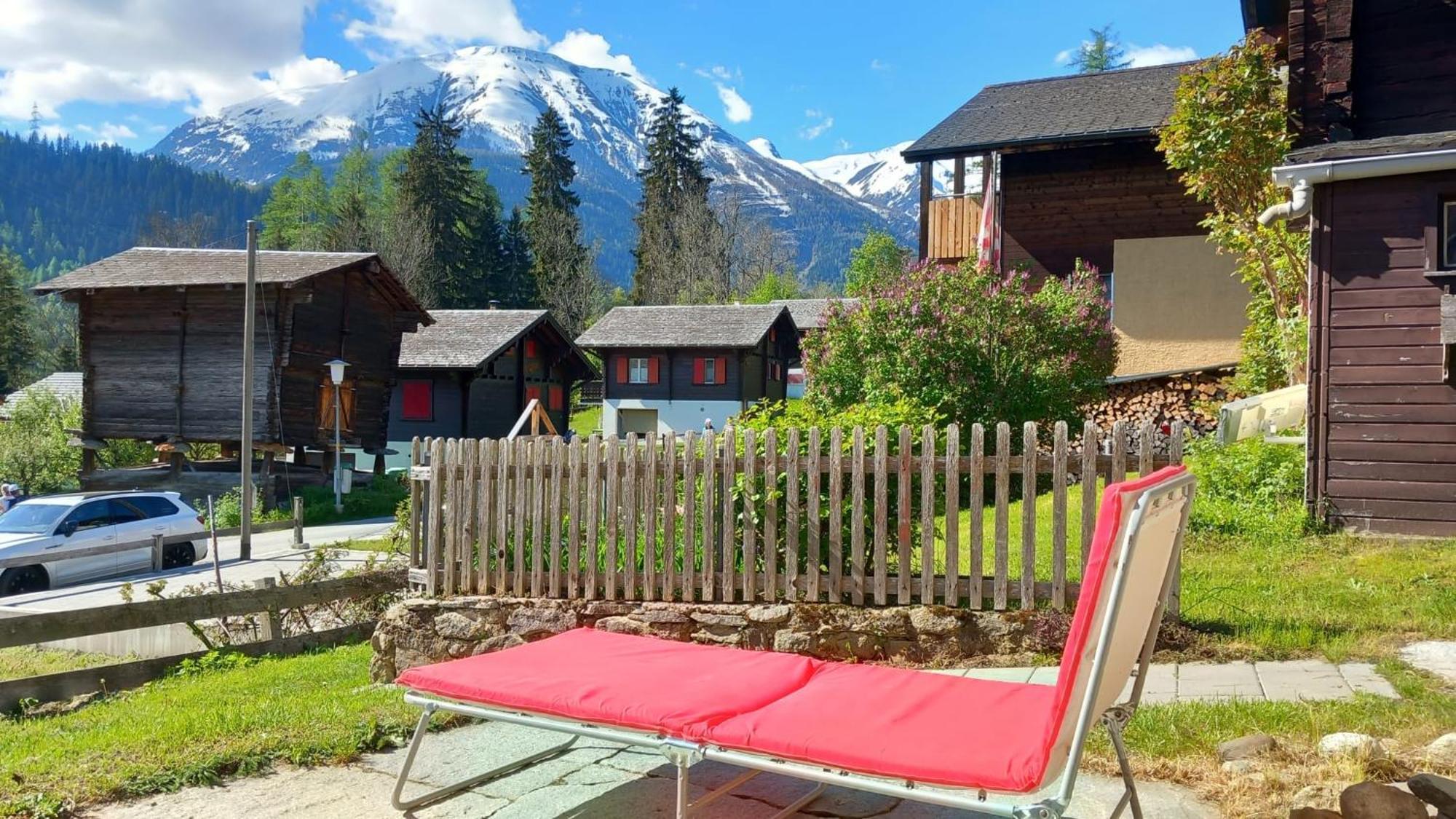 Heimeliges Walliserhaus Fiesch Exteriör bild