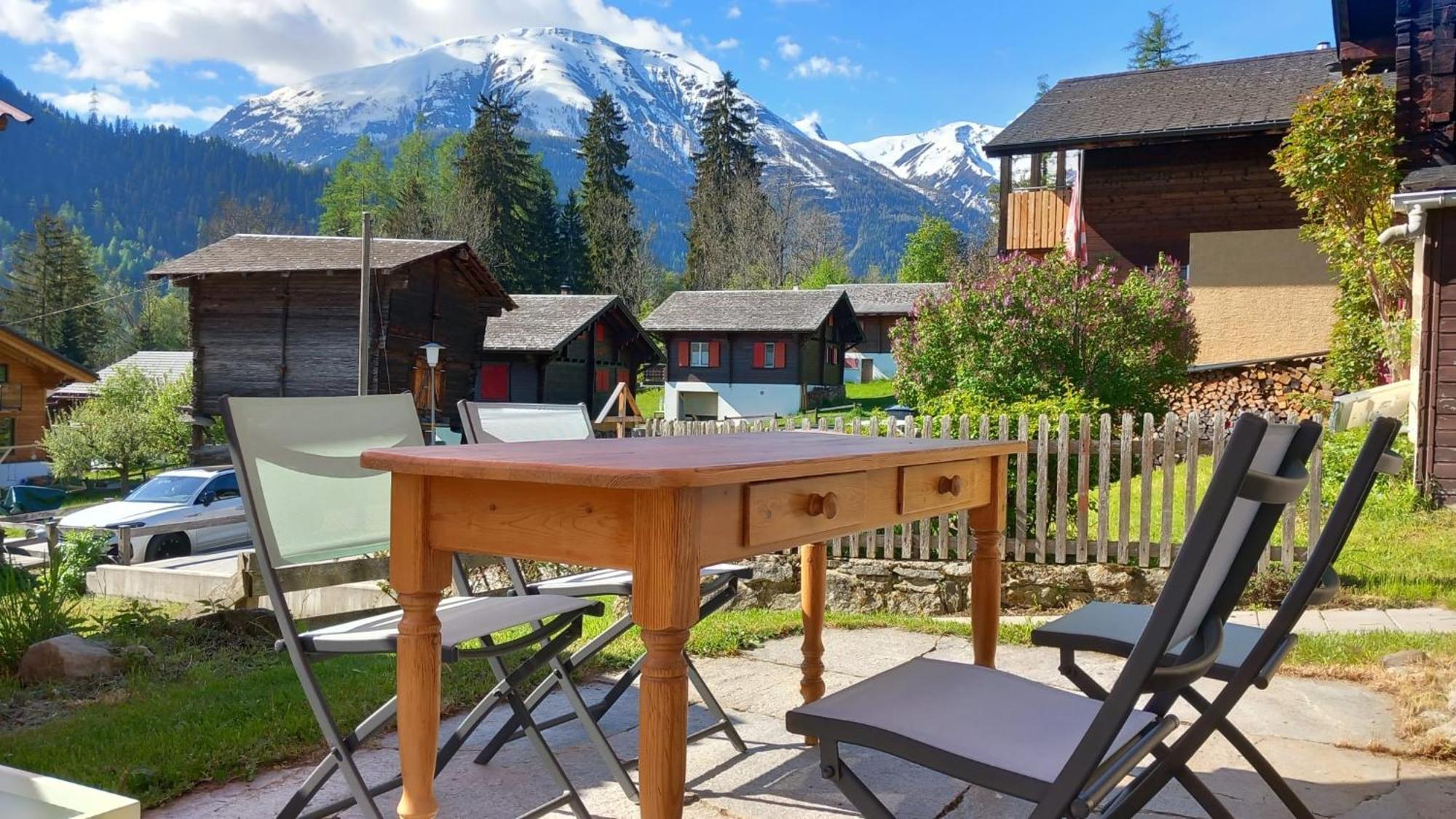 Heimeliges Walliserhaus Fiesch Exteriör bild